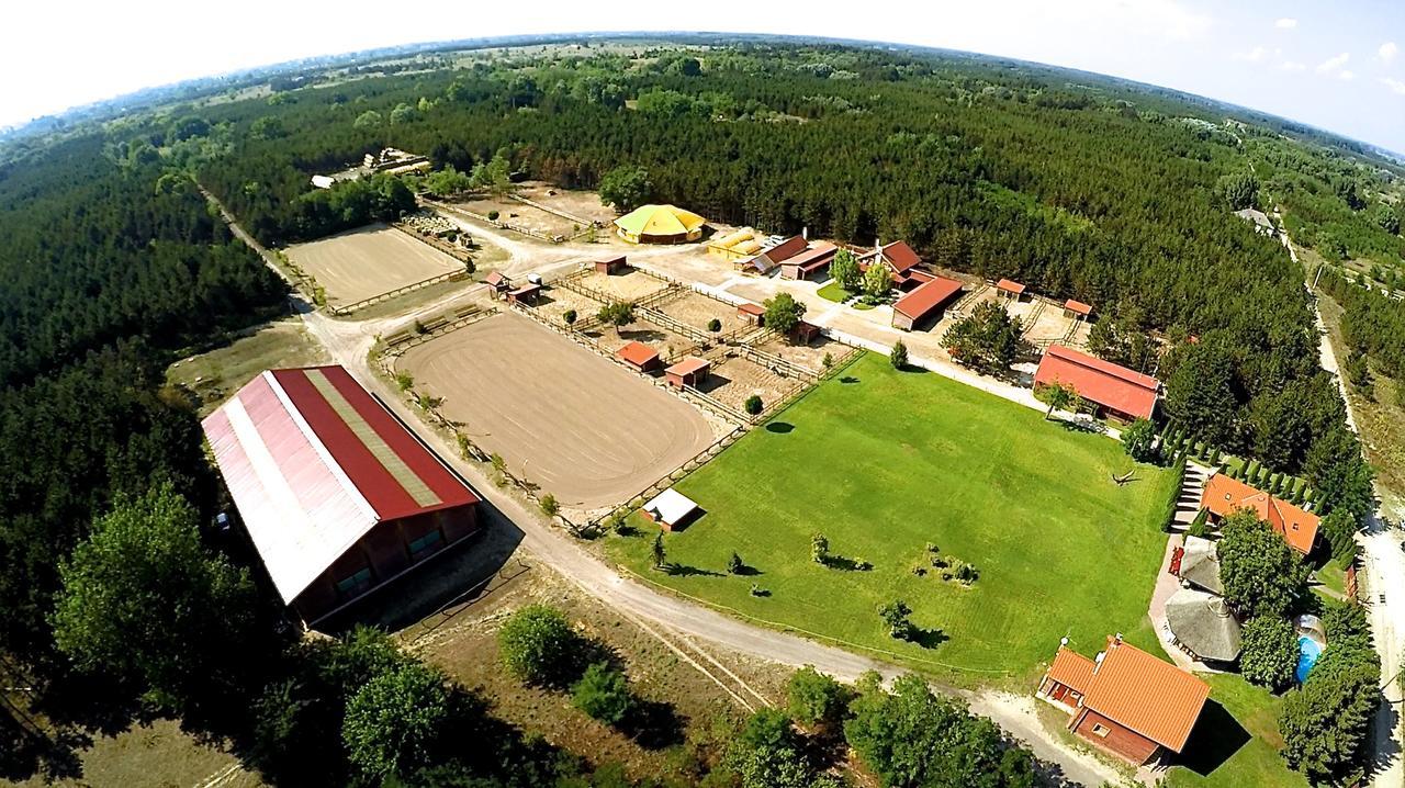 El Bronco Working Ranch Izsák Exterior foto